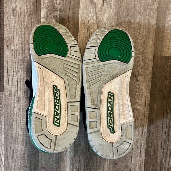 Jordan 3 -Black and Pine Green Sneakers with Silver Accents - Picture 6 of 11